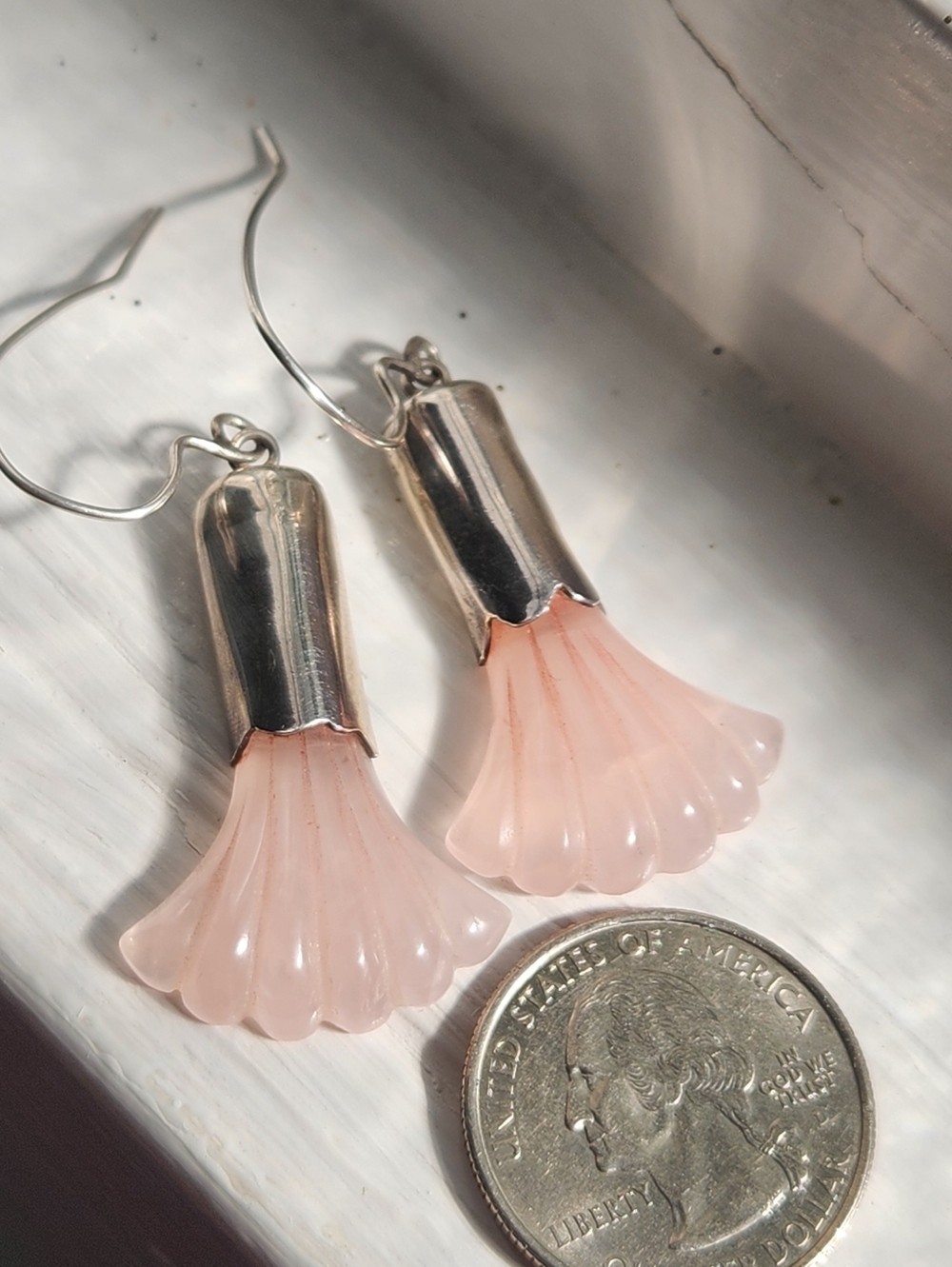 STERLING SILVER MID CENTURY CARVED ROSE QUARTZ FAN EARRINGS - Picture 6 of 8